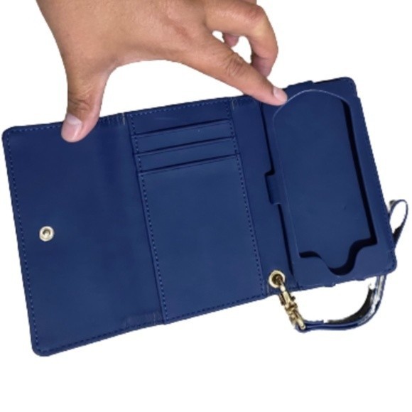 ❌❌❌SOLD❌❌❌Kate Spade New York Card & Small Phone Holder Tri-Fold Wrislet Wallet - Picture 3 of 5